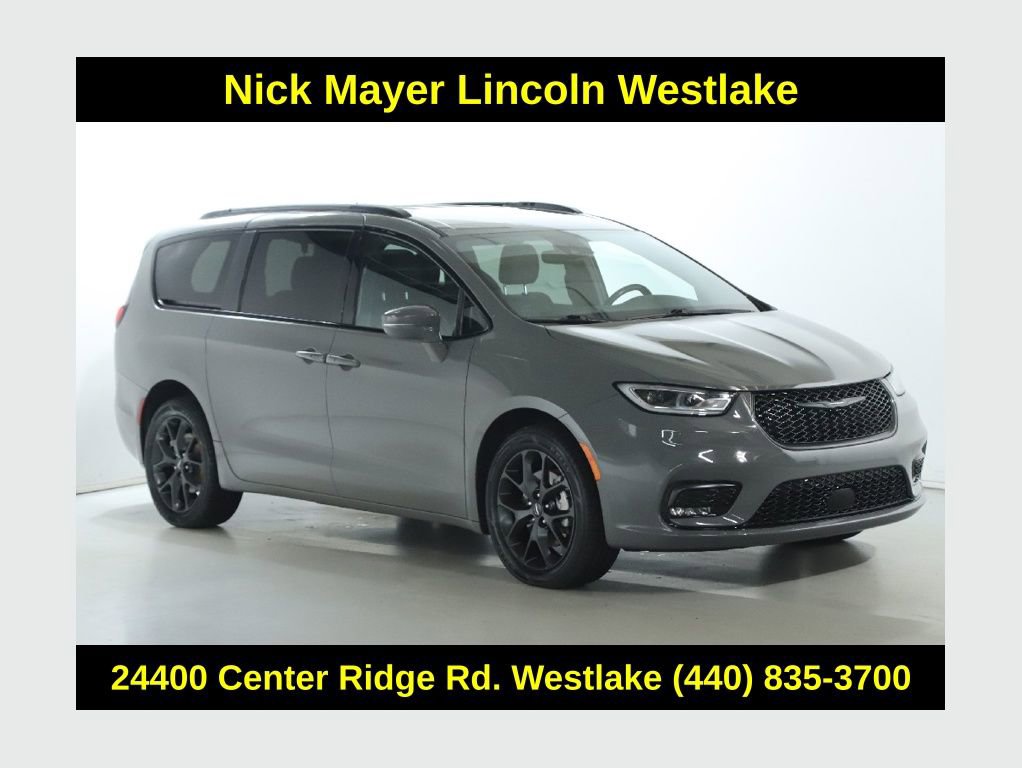 Used 2021 Chrysler Pacifica Touring-L w/ Uconnect Theater Family Group