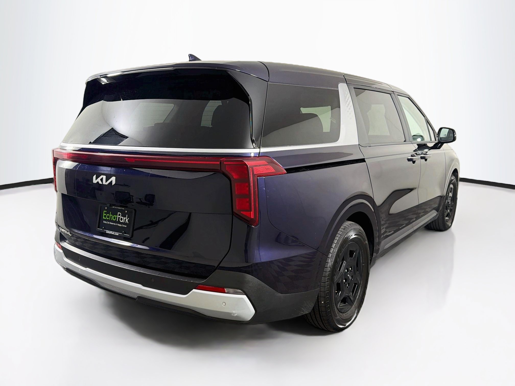 Used 2025 Kia Carnival FWD image 9
