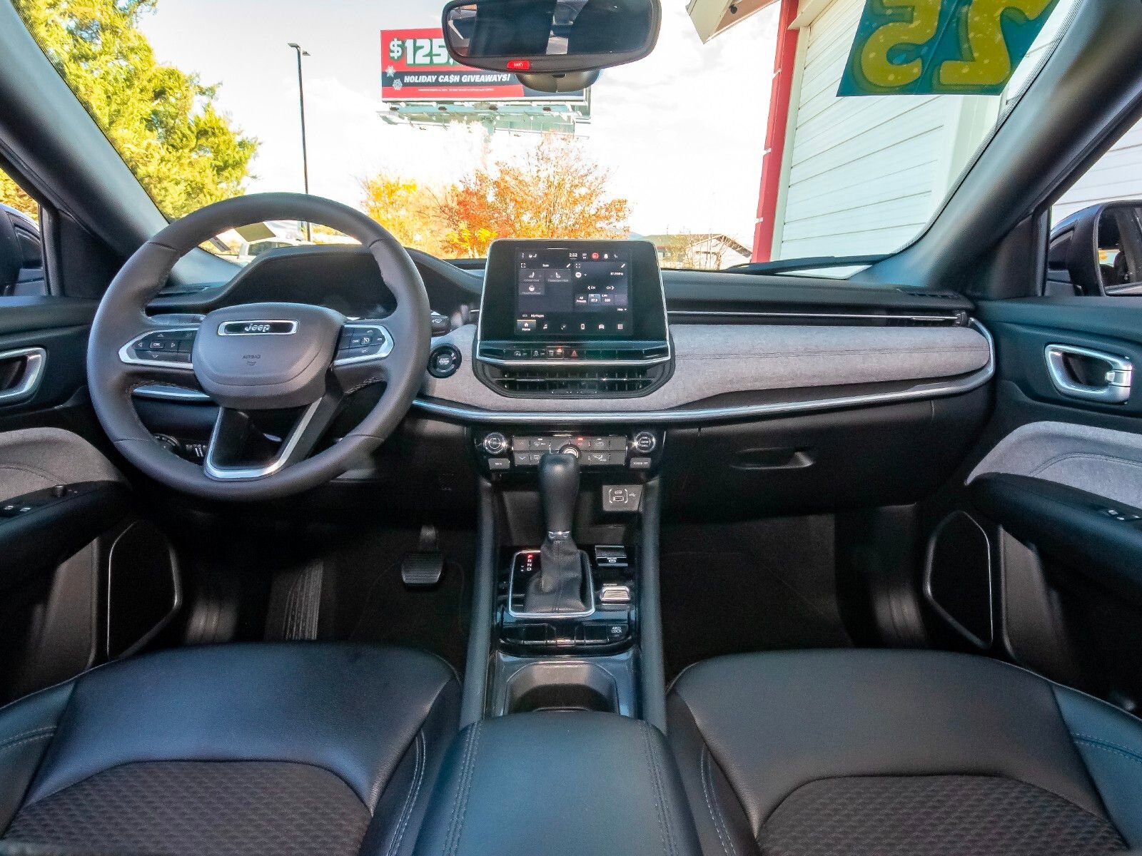 Used 2025 Jeep Compass Latitude image 37