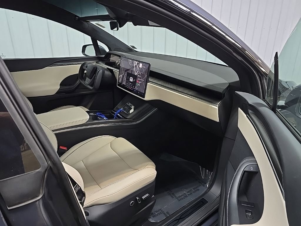 Used 2023 Tesla Model X Plaid image 18