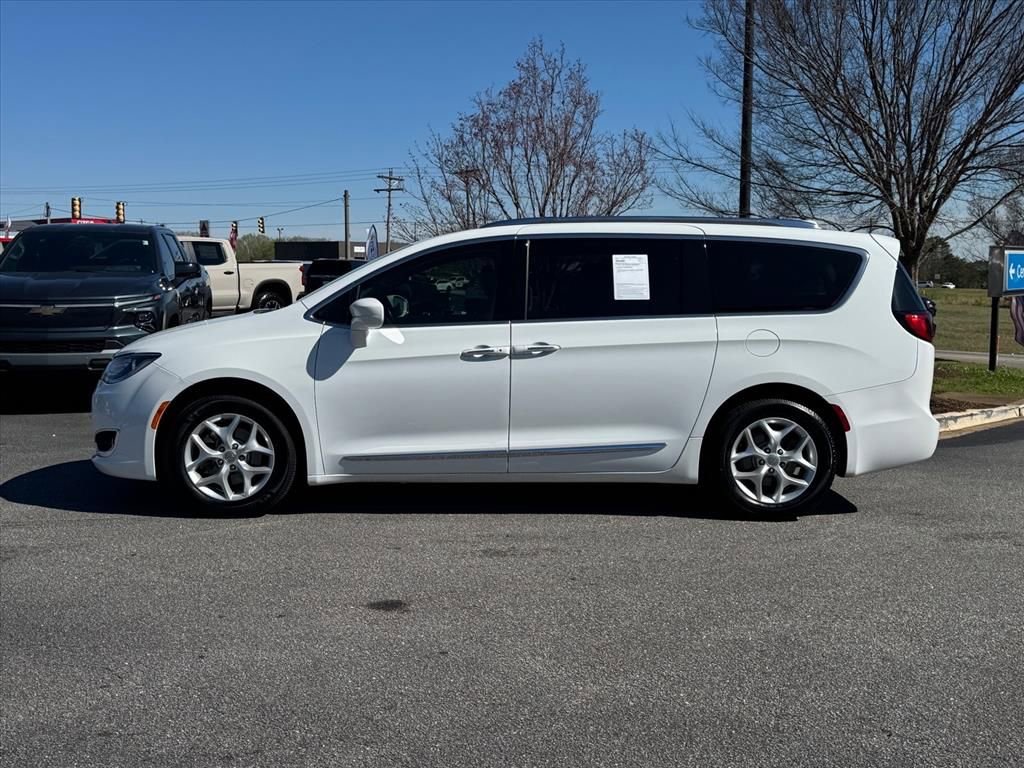 Used 2017 Chrysler Pacifica Touring-L Plus w/ Tire & Wheel Group image 5