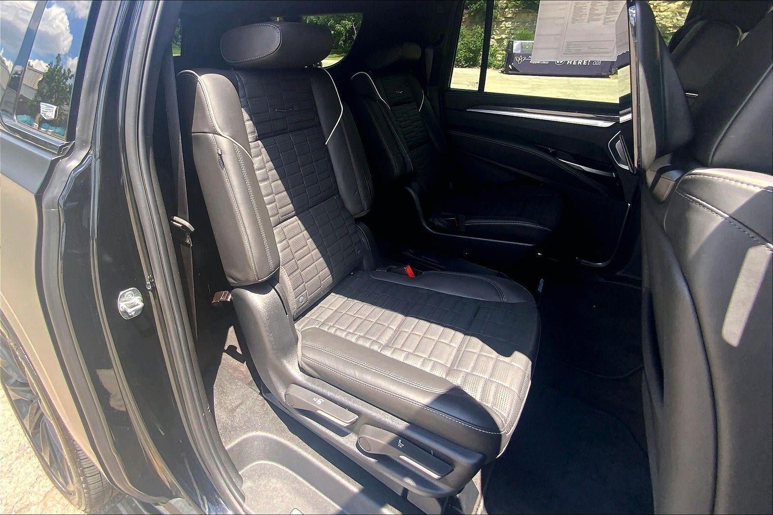 Certified 2026 Cadillac Escalade ESV V w/ LPO, ONYX Package AWD/4WD image 24