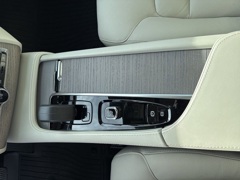 Used 2024 Volvo XC90 B5 Plus image 27