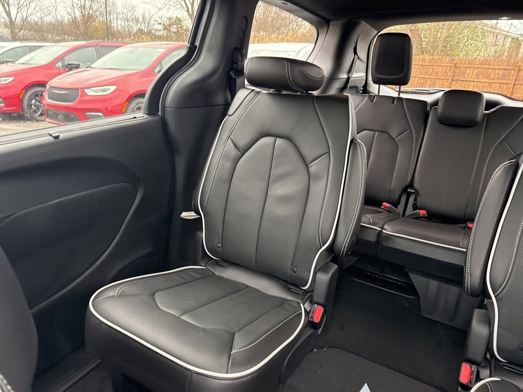 New 2026 Chrysler Pacifica Limited w/ S Appearance Package image 14