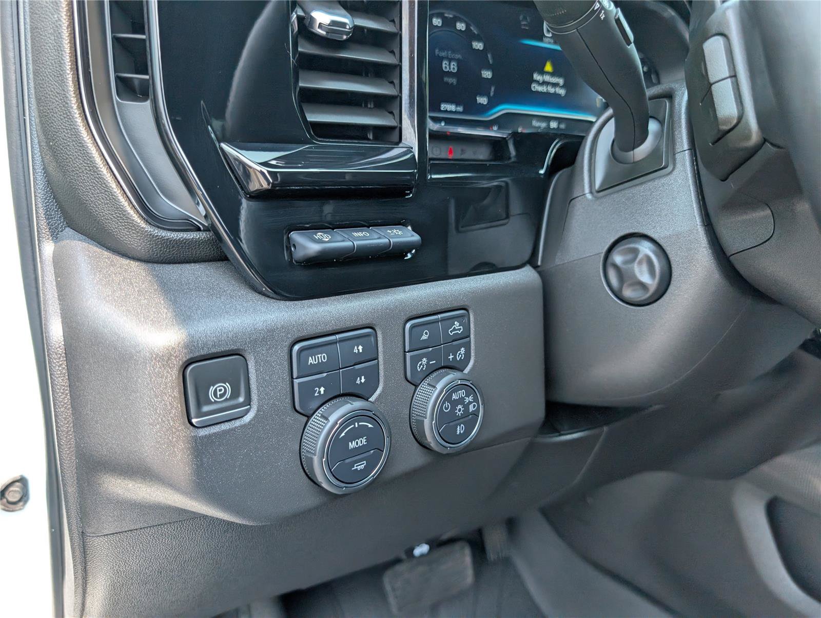 Used 2022 Chevrolet Silverado 1500 ZR2 w/ Technology Package AWD/4WD image 22