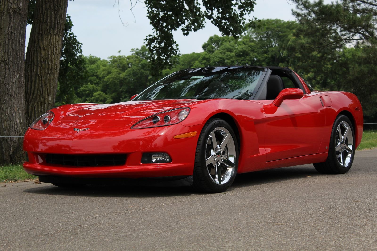 Used 2007 Chevrolet Corvette Coupe w/ Preferred Equipment Group RWD image 4
