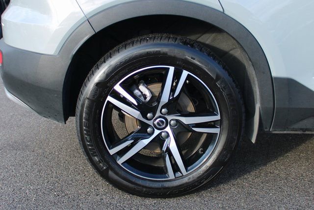 Used 2025 Volvo XC40 B5 Plus image 36