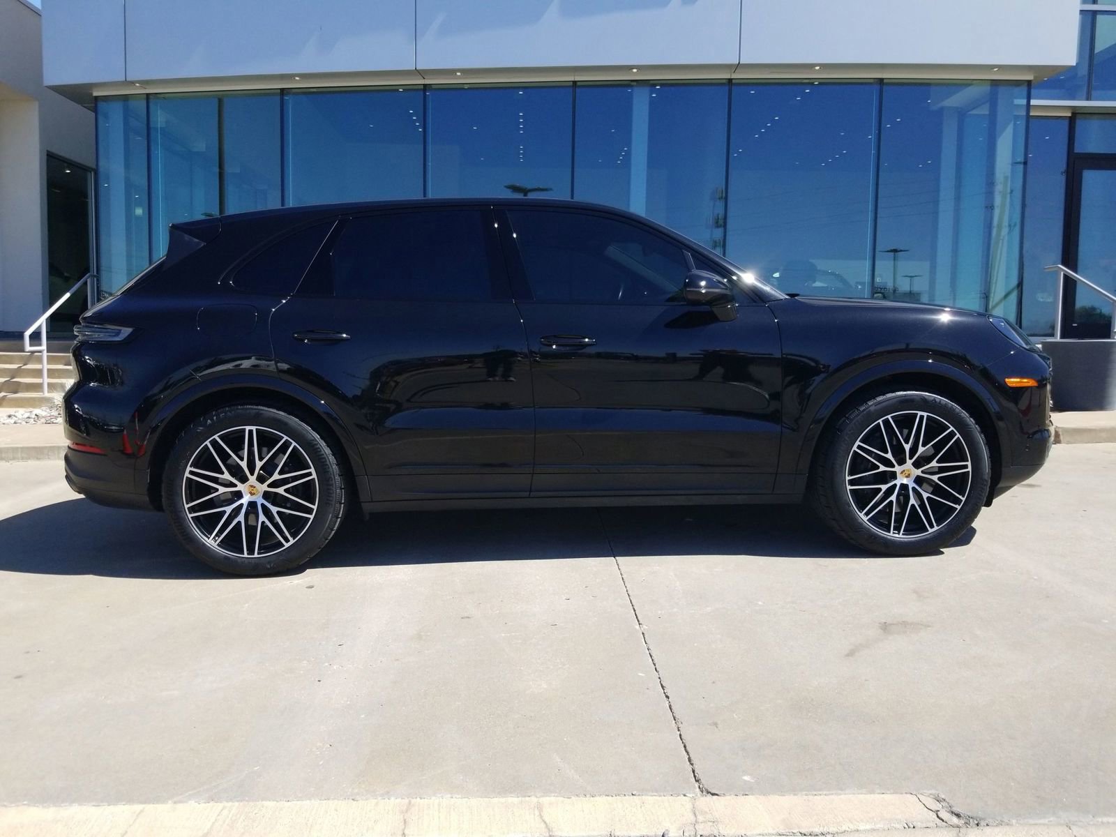 Used 2024 Porsche Cayenne image 8