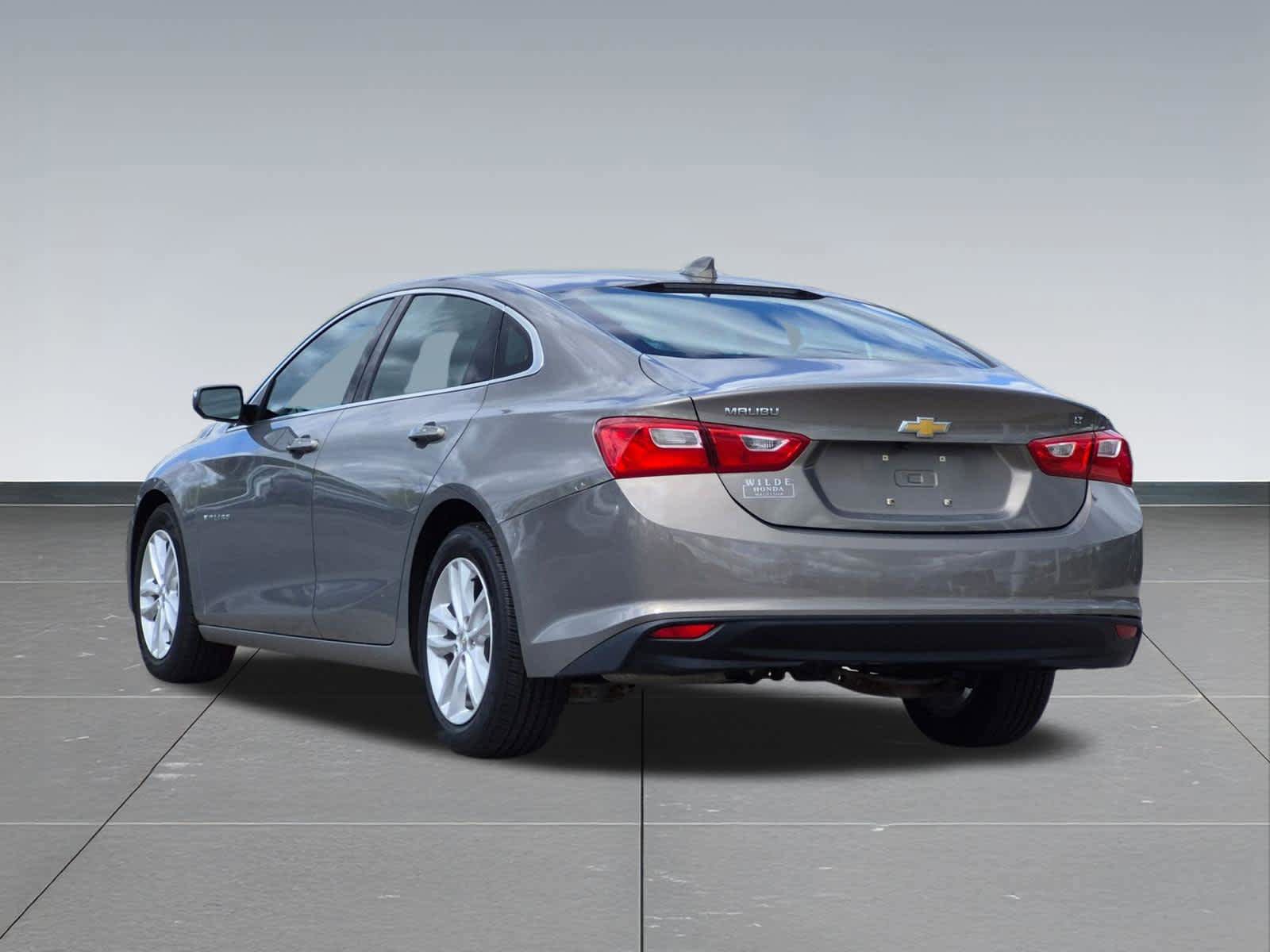 Used 2018 Chevrolet Malibu LT FWD image 4