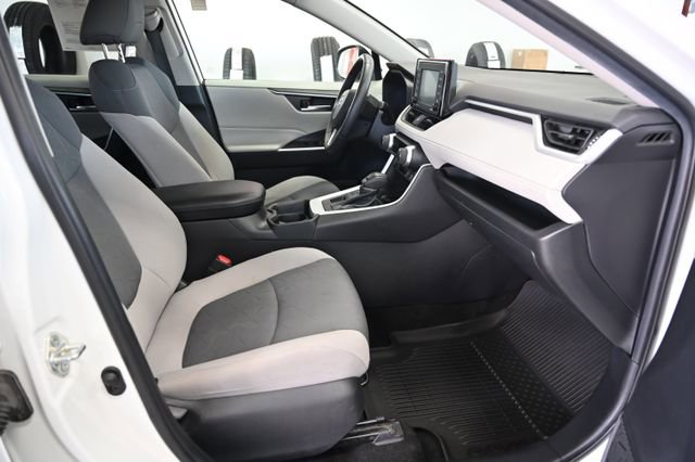 Used 2021 Toyota RAV4 XLE w/ Convenience Package AWD/4WD image 11