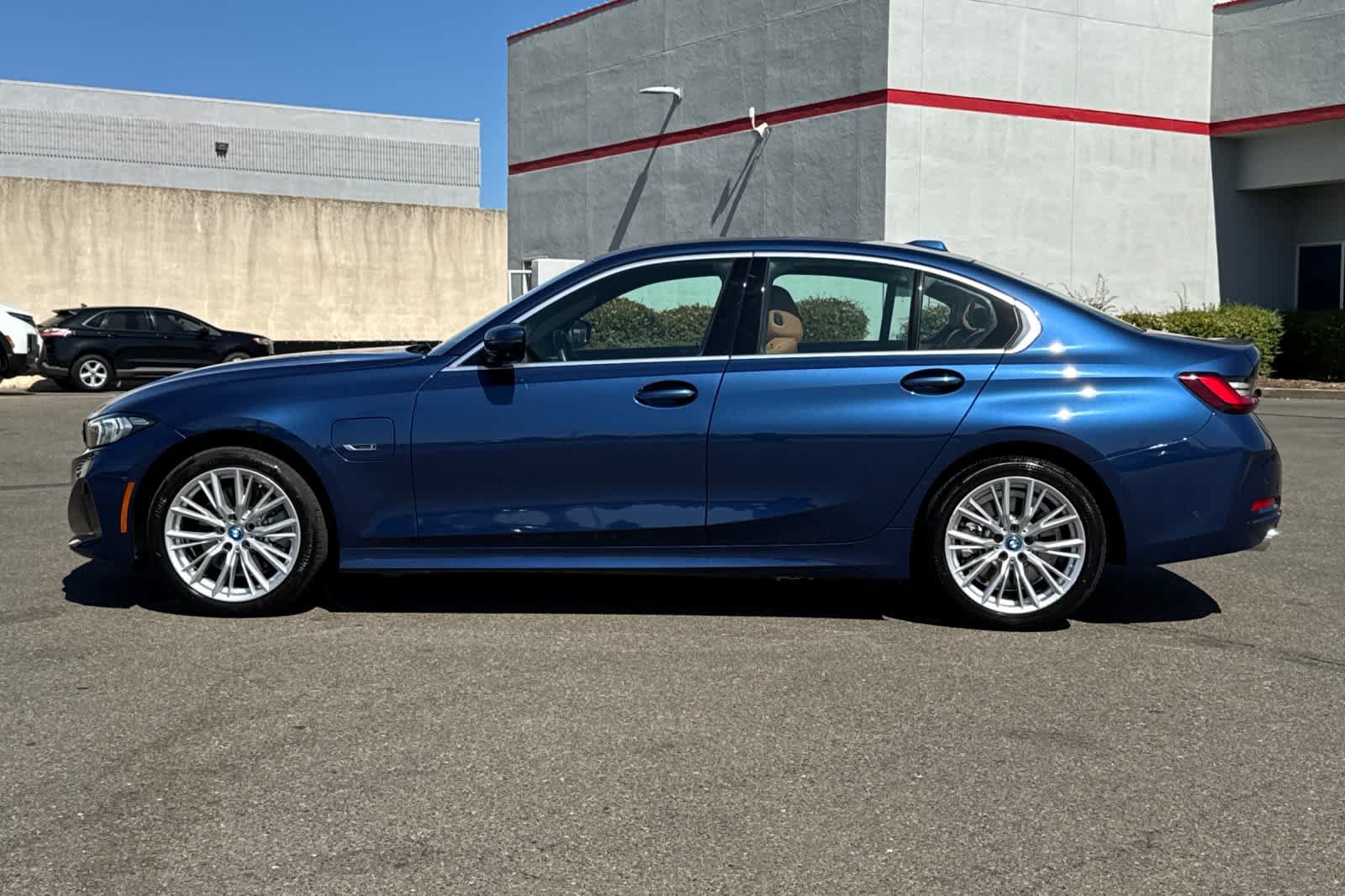 Used 2023 BMW 330e w/ Premium Package RWD image 9