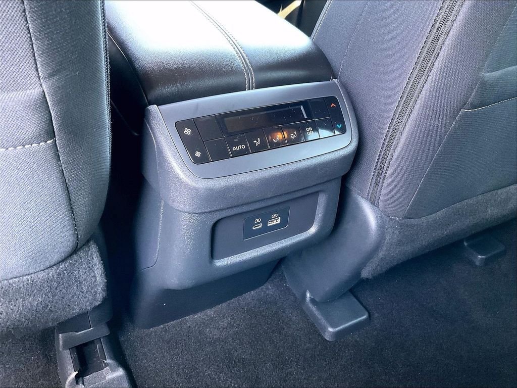 Used 2024 Nissan Pathfinder SV AWD/4WD image 28
