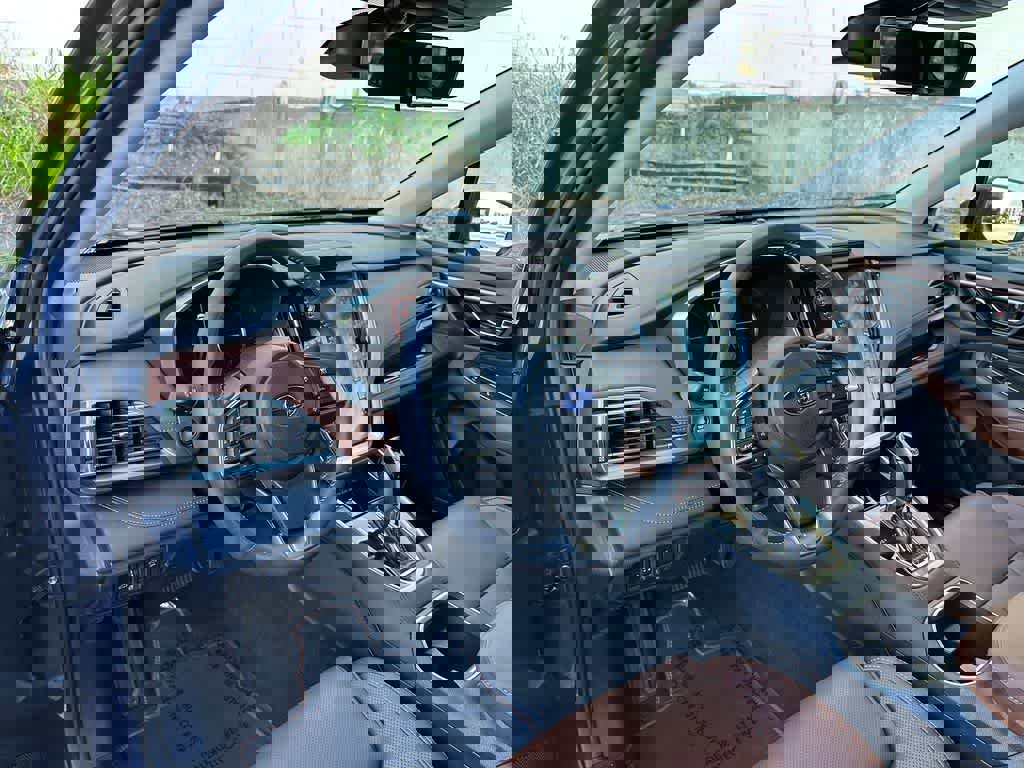 Used 2024 Subaru Outback Touring XT image 2