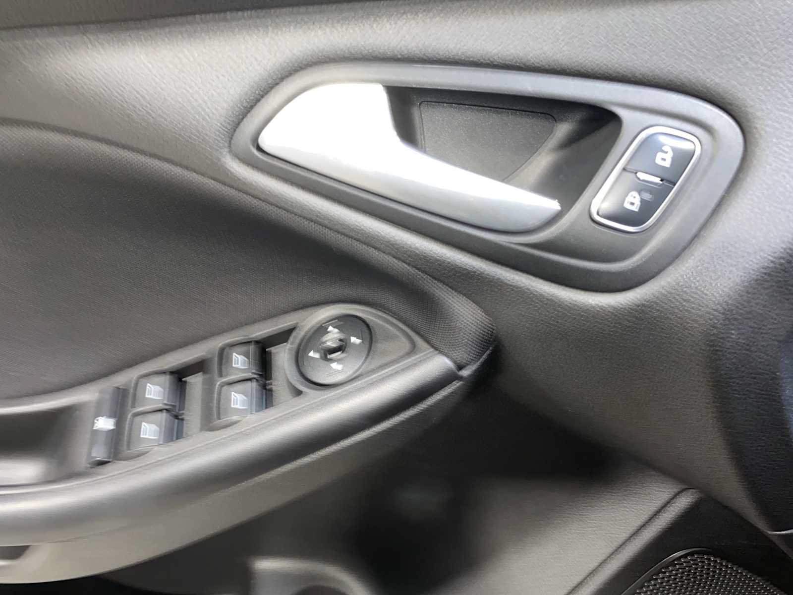 Used 2018 Ford Focus SE FWD image 23
