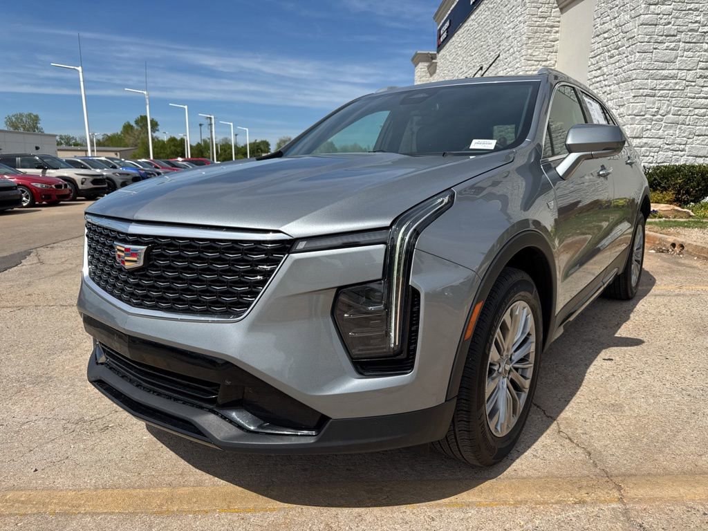 Used 2024 Cadillac XT4 Premium Luxury image 3
