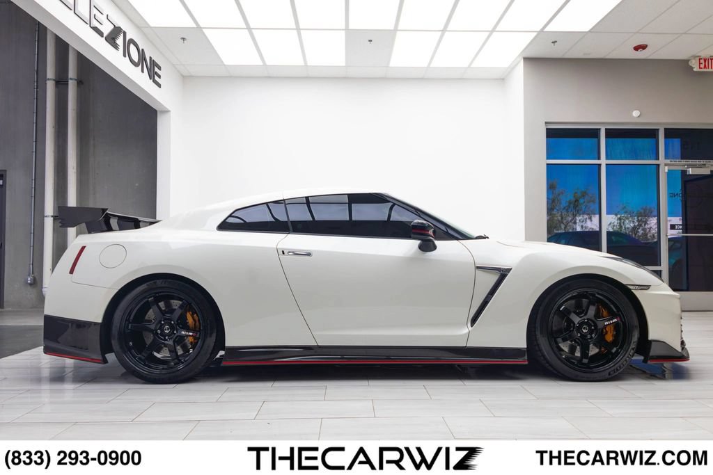 Used 2018 Nissan GT-R NISMO AWD/4WD image 31