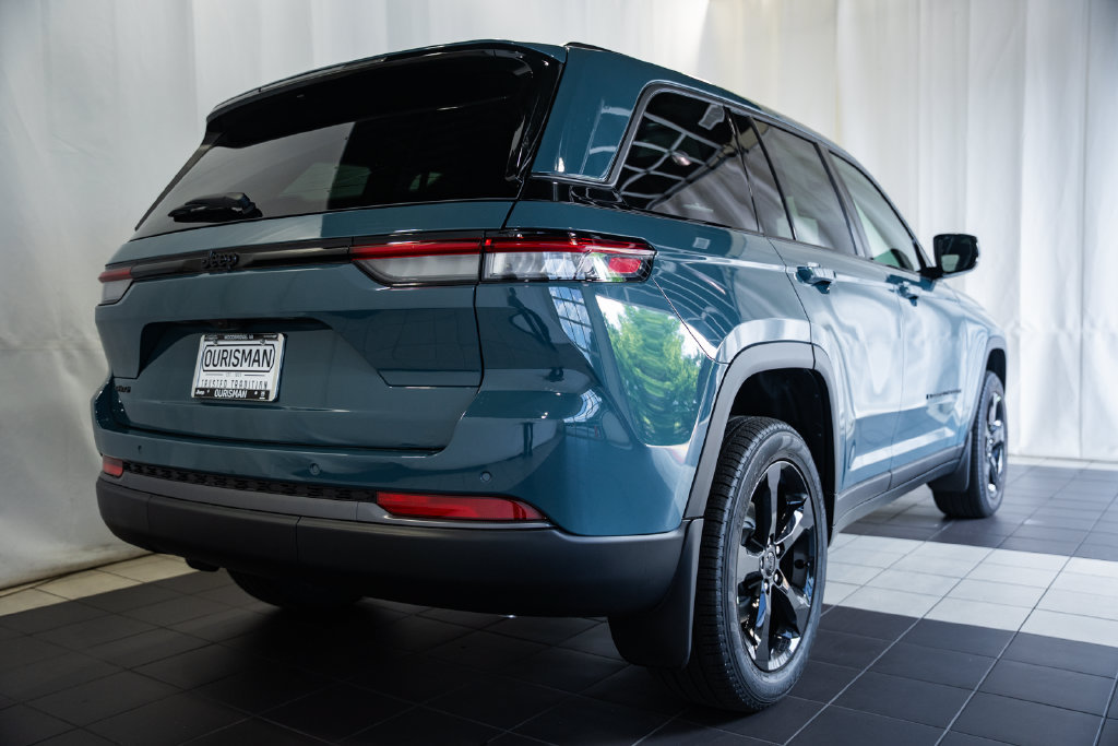 New 2026 Jeep Grand Cherokee Limited w/ Limited Altitude Package AWD/4WD image 4