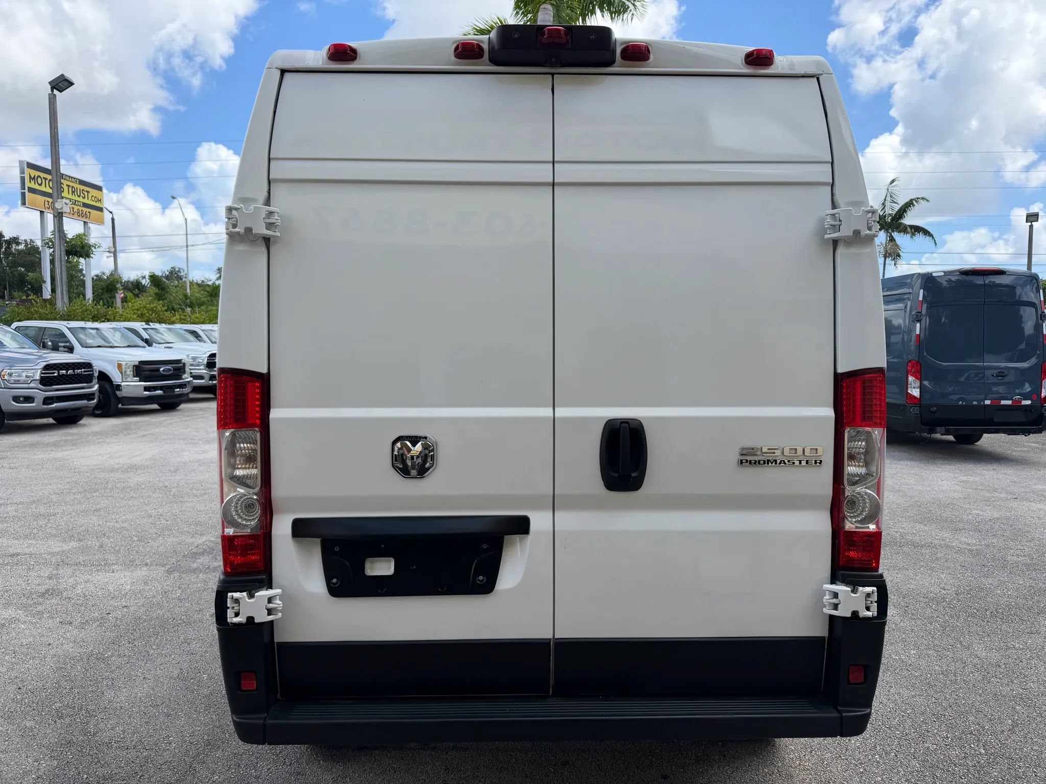 Used 2024 RAM ProMaster 2500 w/ Convenience Group FWD image 4