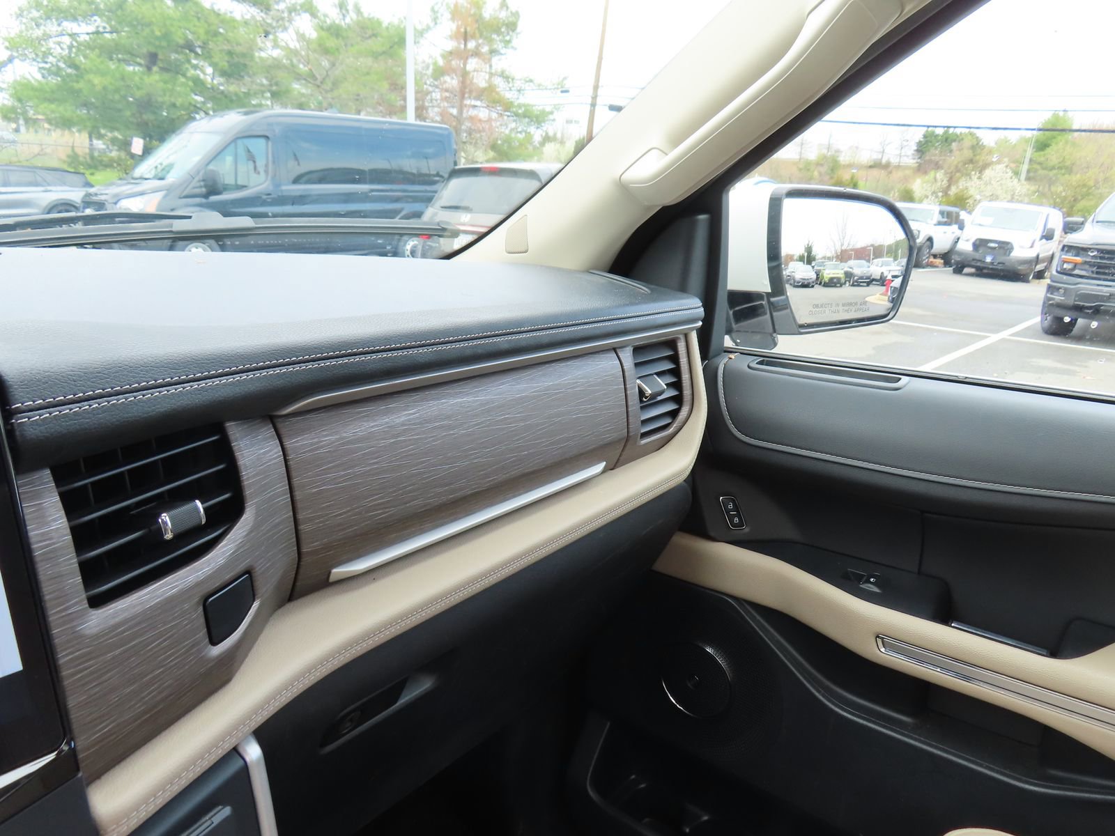Used 2023 Ford Expedition Max Limited image 22