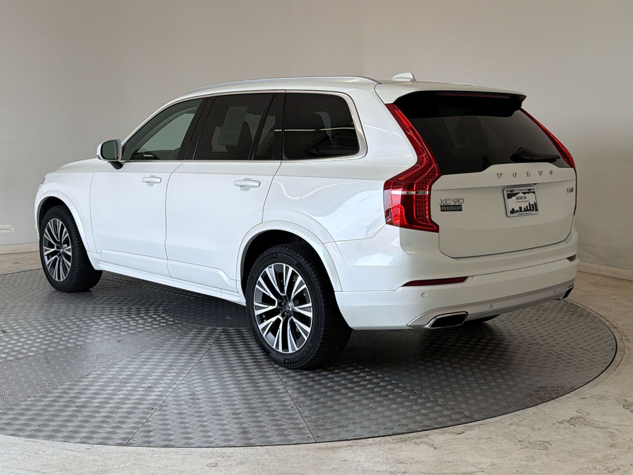 Used 2021 Volvo XC90 T6 Momentum AWD/4WD image 3