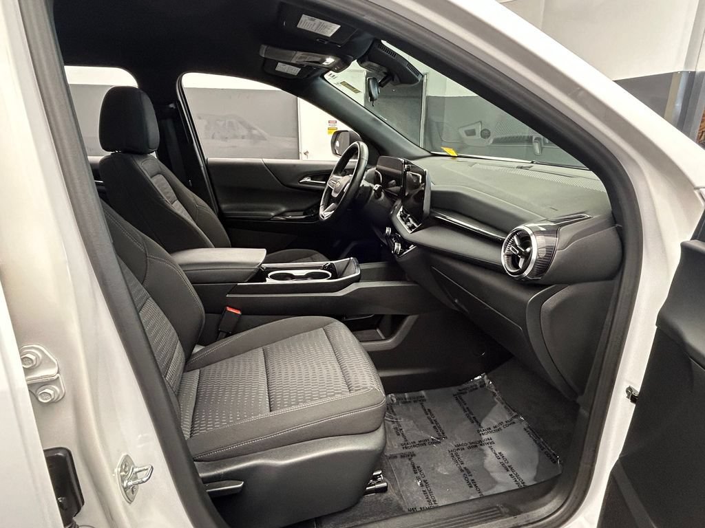 Used 2025 Chevrolet Equinox LT FWD image 12