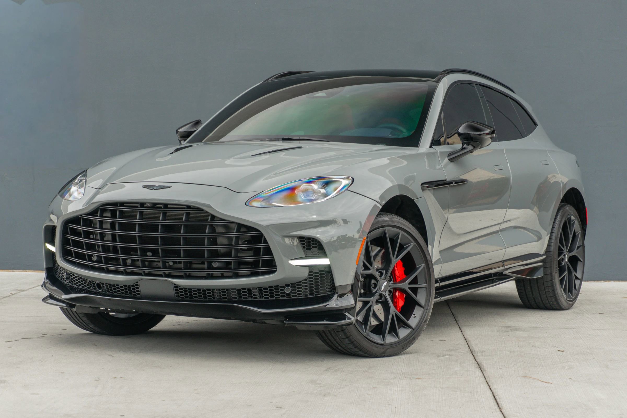Used 2025 Aston Martin DBX 707 image 3