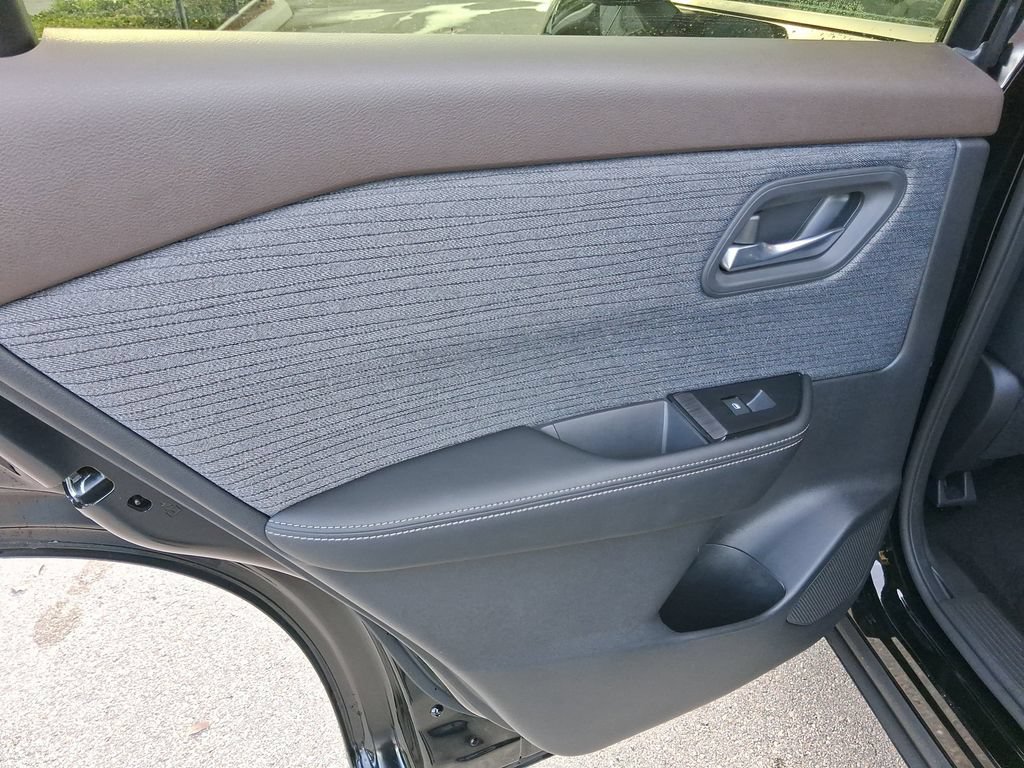 Certified 2023 Nissan Rogue SV FWD image 11