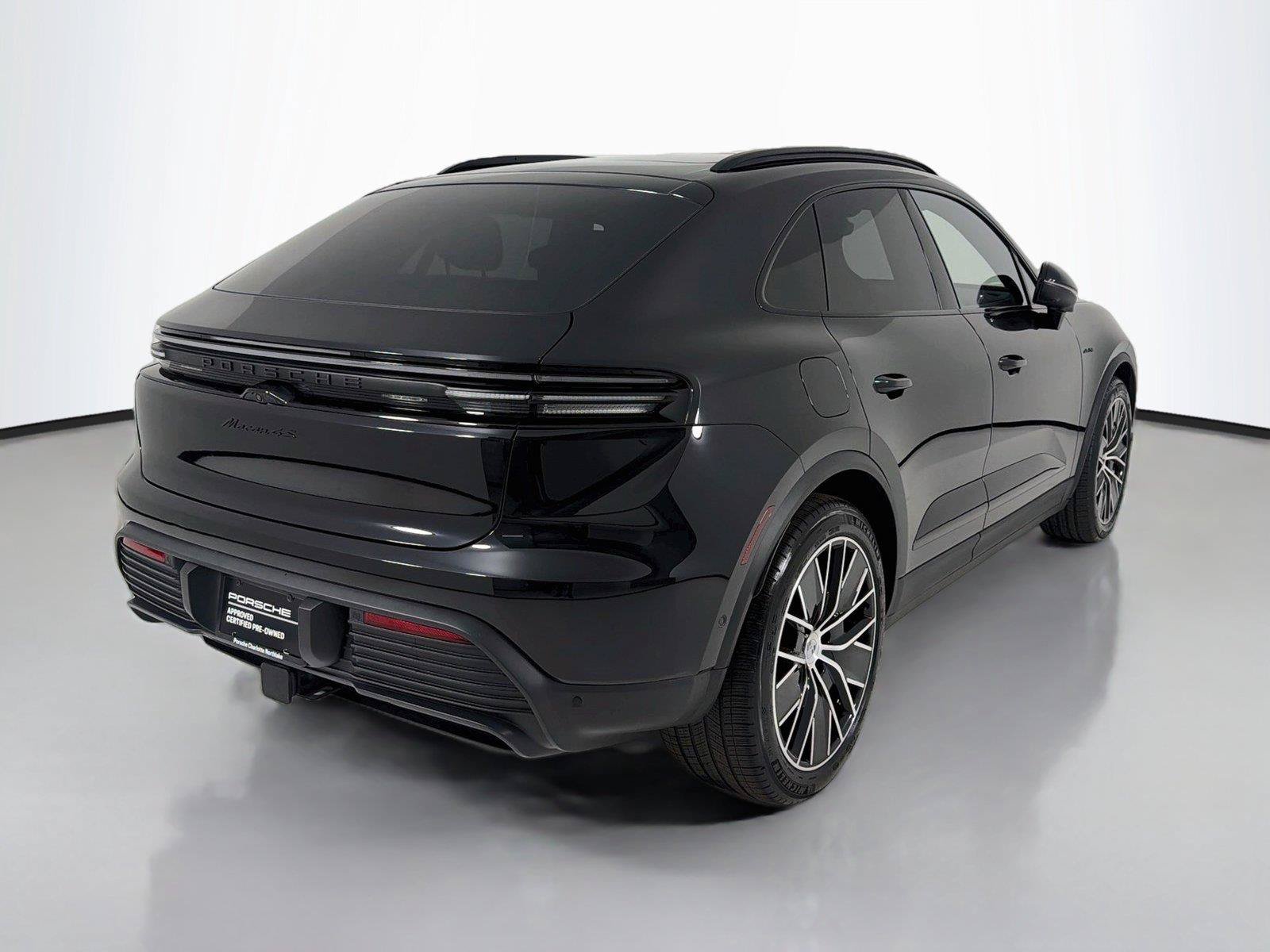 Certified 2025 Porsche Macan 4S Electric AWD/4WD image 29