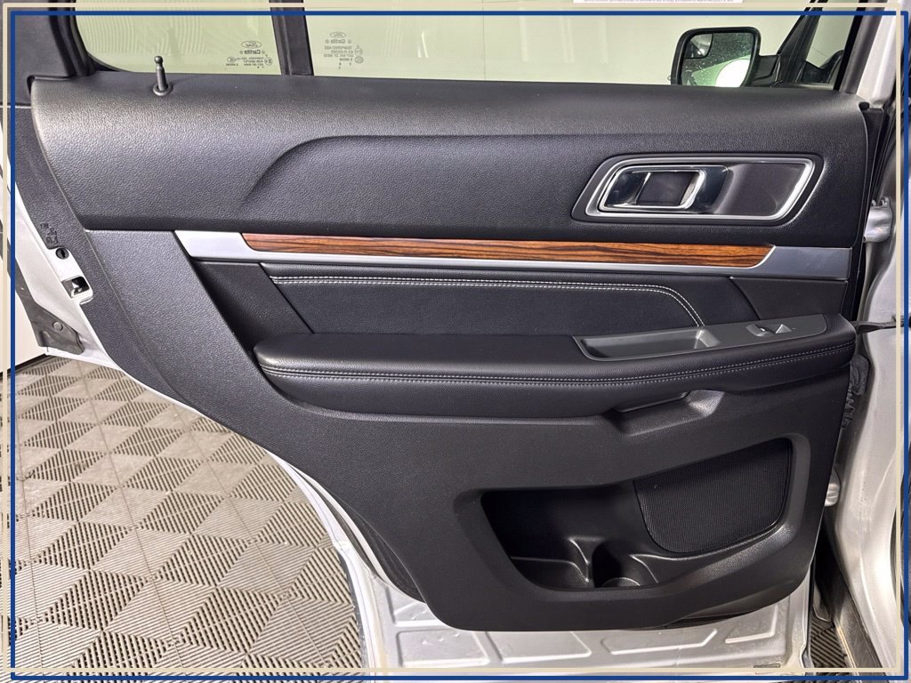 Used 2017 Ford Explorer Limited AWD/4WD image 38