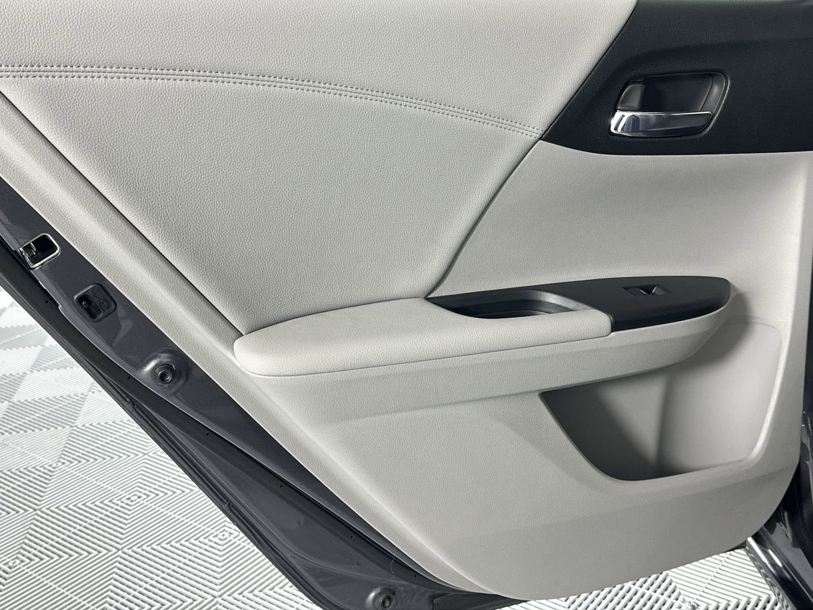 Used 2017 Honda Accord EX-L image 30