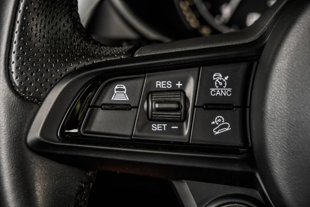 Used 2023 Alfa Romeo Stelvio Veloce AWD/4WD image 34
