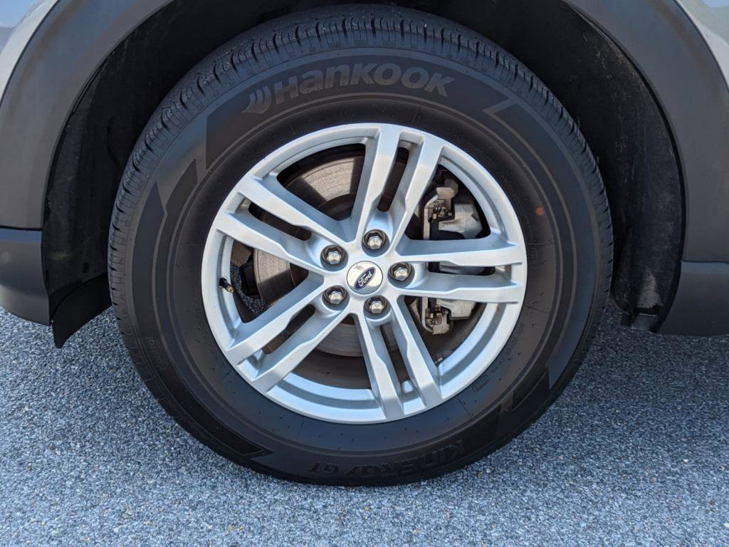 Used 2022 Ford Explorer XLT w/ Equipment Group 202A image 9