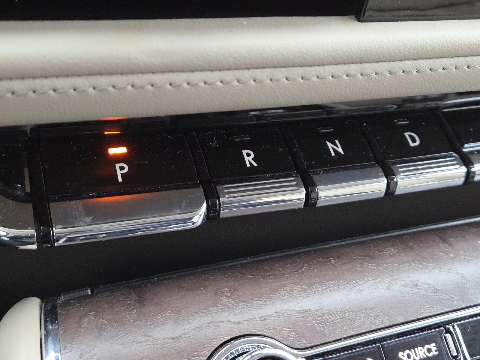 Used 2020 Lincoln Aviator Reserve image 32