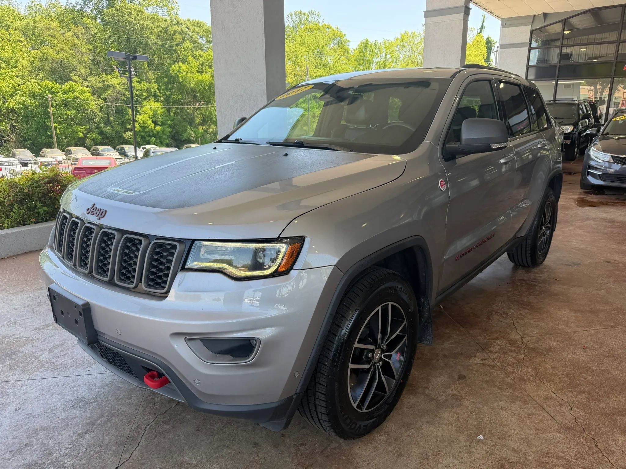 Used 2017 Jeep Grand Cherokee Trailhawk w/ Trailhawk Luxury Group AWD/4WD image 3