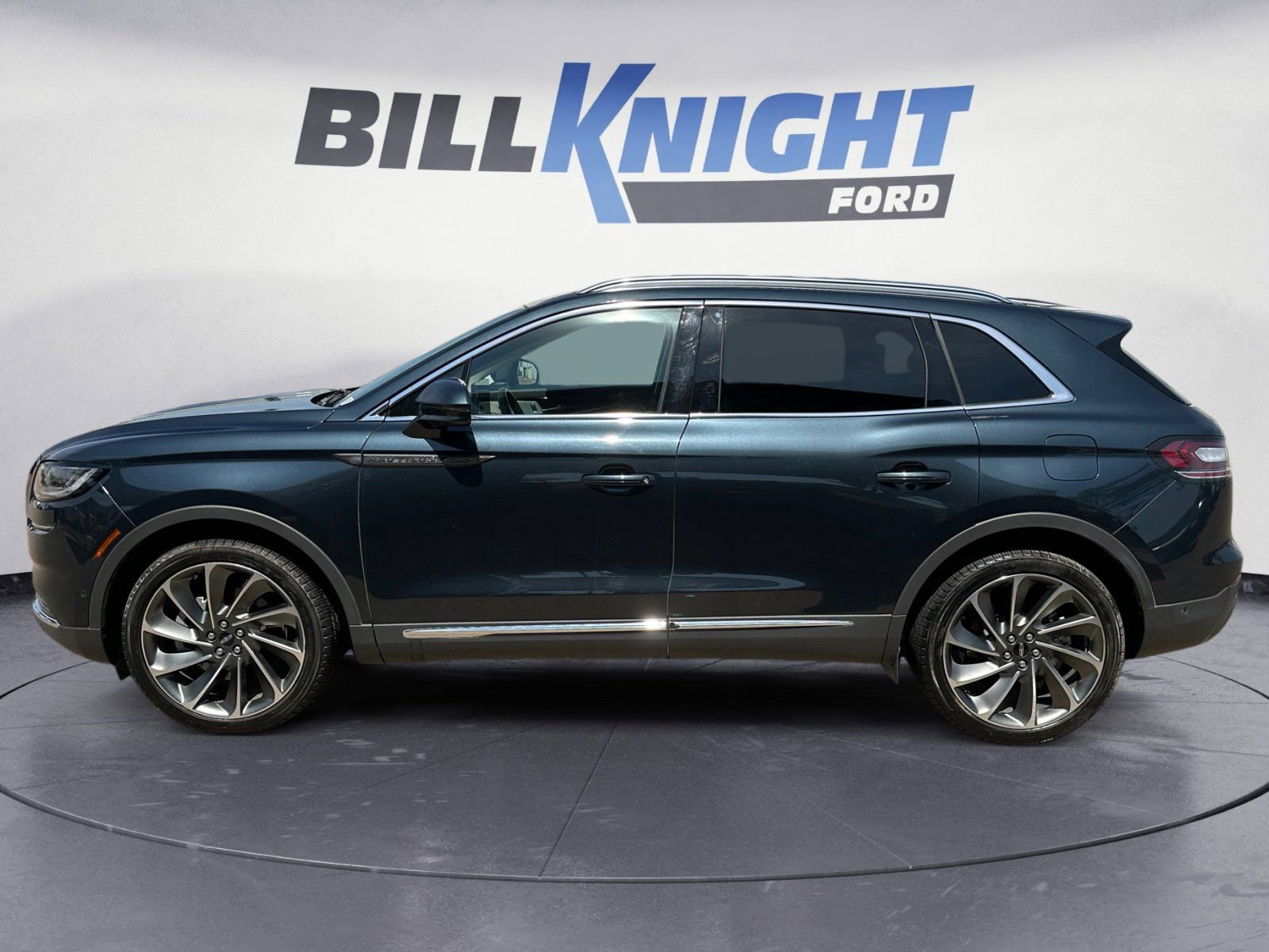 Used 2021 Lincoln Nautilus Reserve w/ Equipment Group 202A image 2
