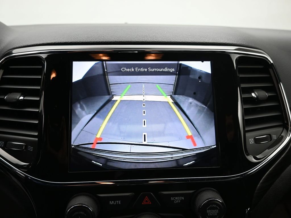 Used 2021 Jeep Grand Cherokee Laredo X image 11