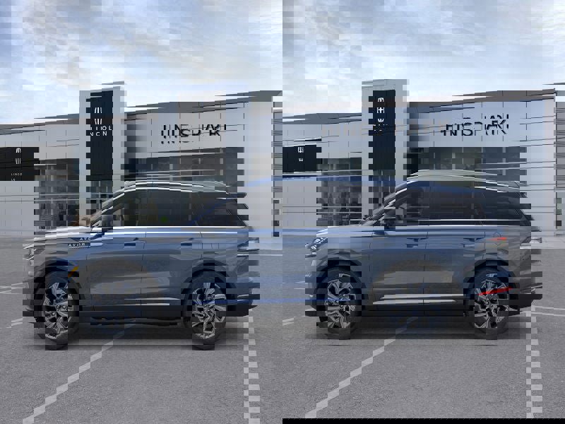 New 2026 Lincoln Aviator AWD image 3