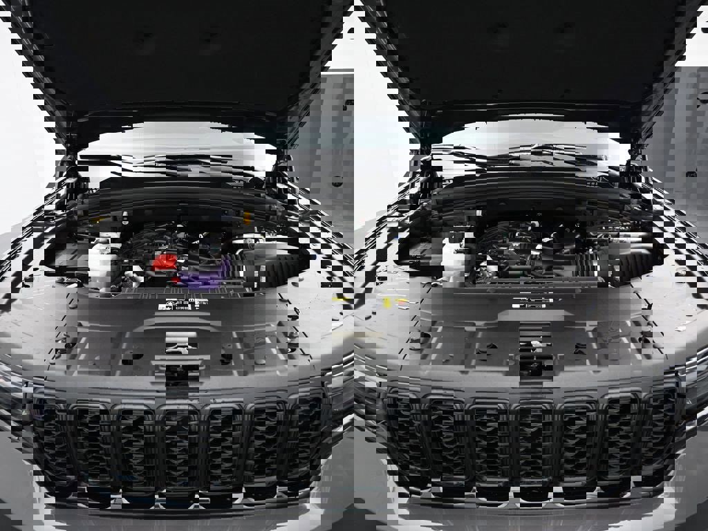 New 2025 Jeep Grand Cherokee Altitude image 26