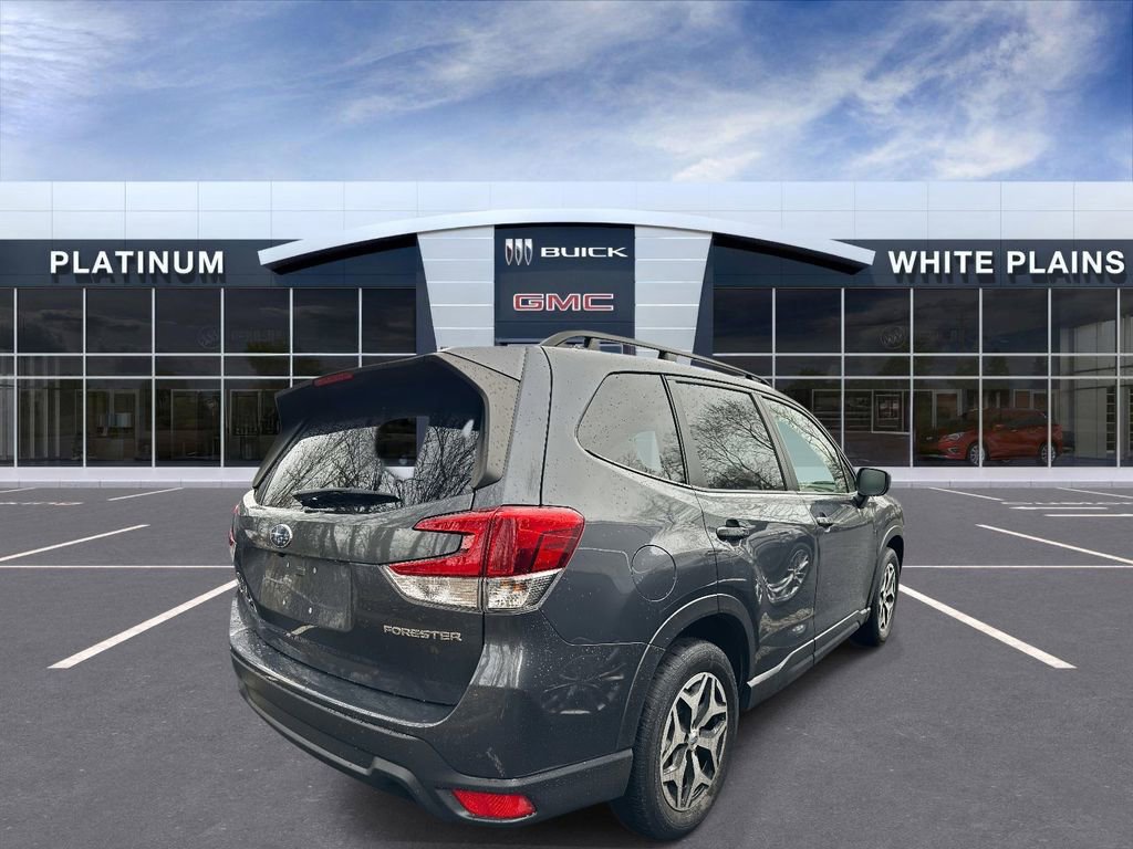 Used 2022 Subaru Forester Premium image 2