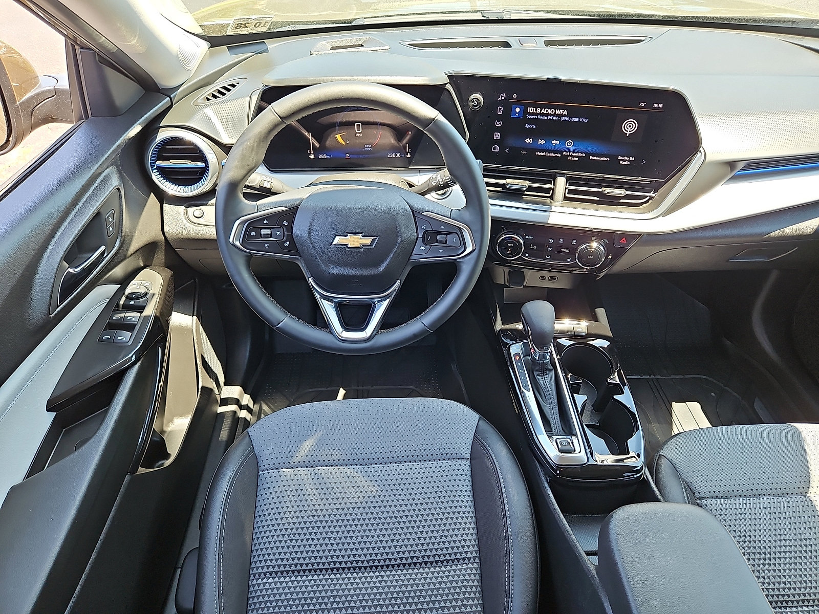Certified 2024 Chevrolet Trax LT w/ Driver Confidence Package FWD image 11