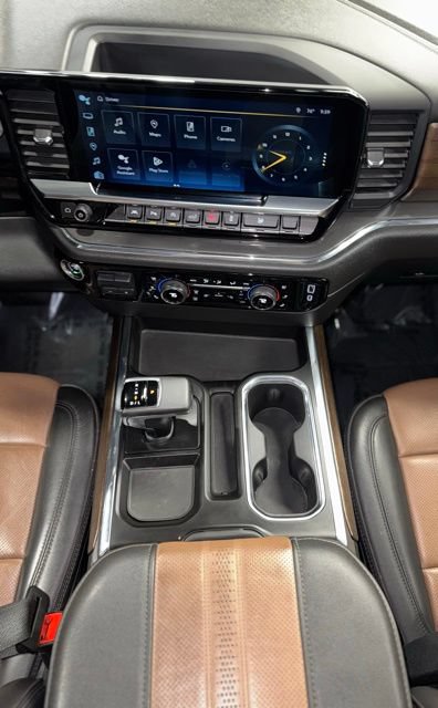Used 2023 Chevrolet Silverado 1500 High Country w/ Technology Package AWD/4WD image 17