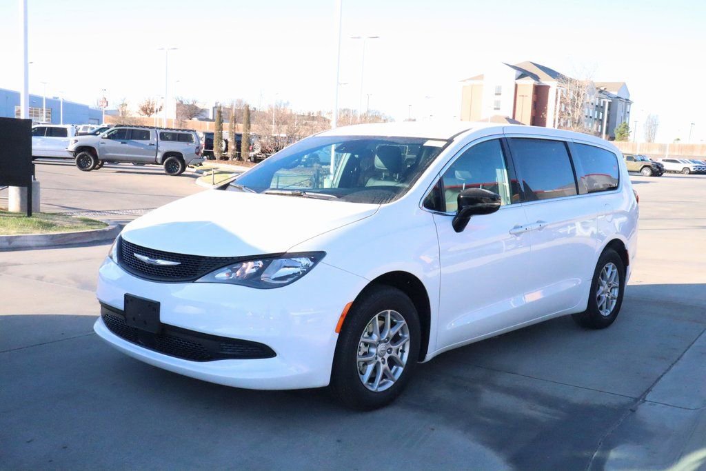 New 2026 Chrysler Voyager LX image 9