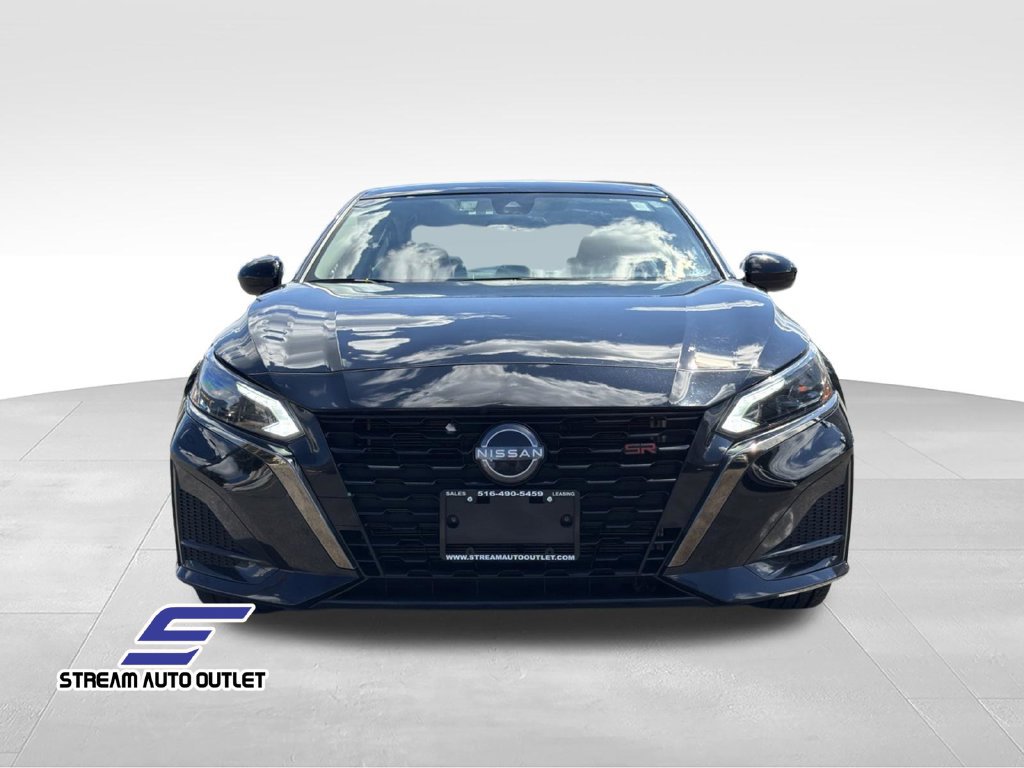 Used 2024 Nissan Altima 2.5 SR FWD image 2