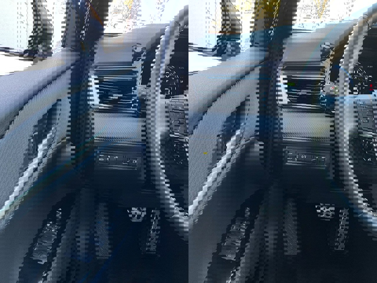 Used 2025 Toyota Camry SE image 26