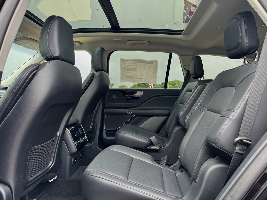 New 2025 Lincoln Aviator AWD w/ Jet Appearance Package image 32