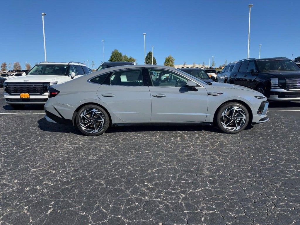 Used 2026 Hyundai Sonata SEL image 2