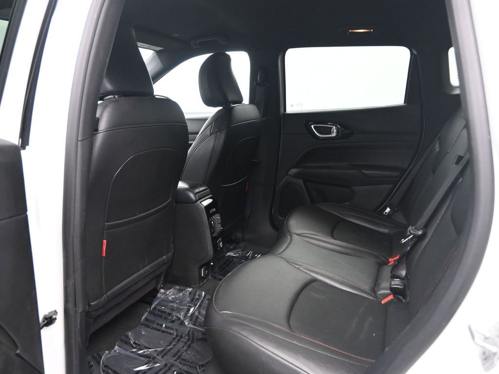 Used 2025 Jeep Compass Trailhawk image 27