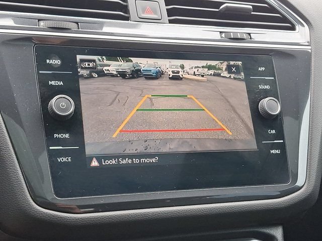 Certified 2022 Volkswagen Tiguan SE R-Line AWD/4WD image 23