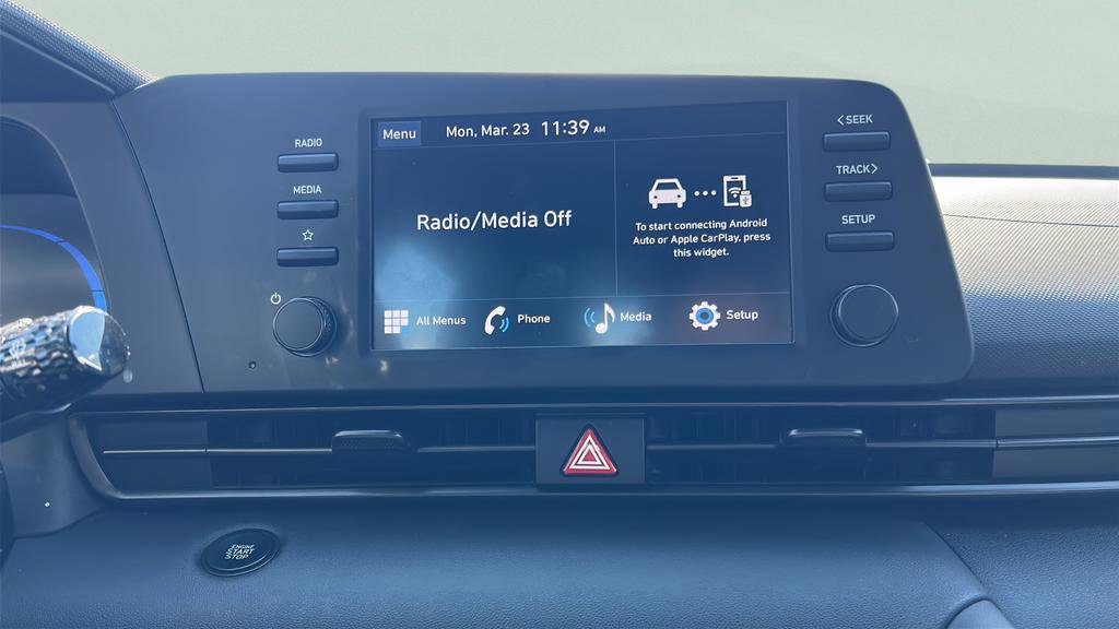 Certified 2025 Hyundai Elantra Sport image 17