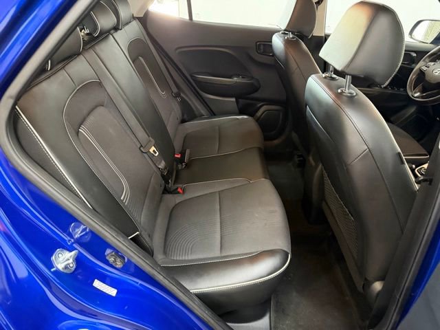 Used 2023 Hyundai Venue Limited FWD image 43